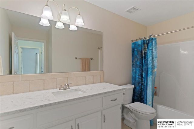 7412 S 174th Street, Omaha, NE 68136