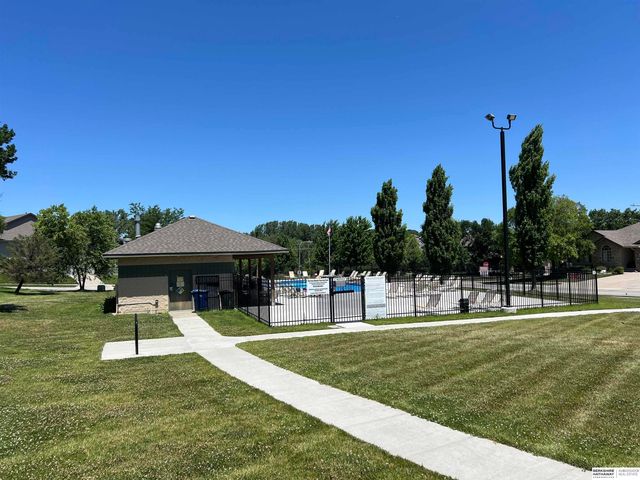 7412 S 174th Street, Omaha, NE 68136