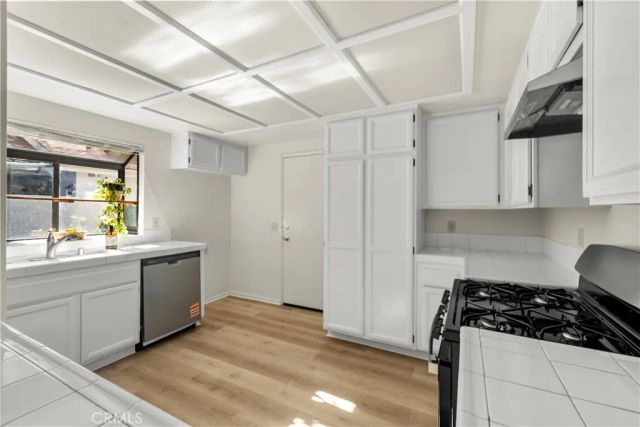 19002 Avenue Of The Oaks, Newhall, CA 91321