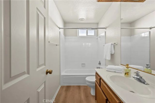 19002 Avenue Of The Oaks, Newhall, CA 91321