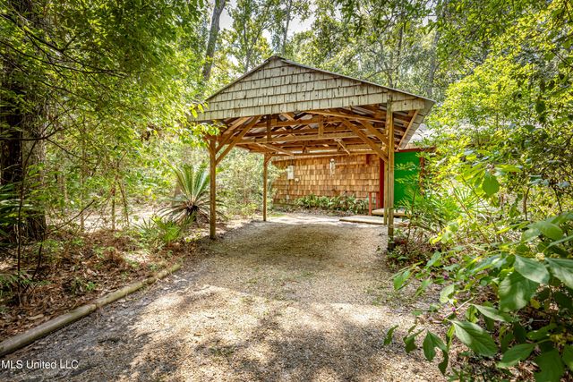 1209 Nelson Drive, Ocean Springs, MS 39564