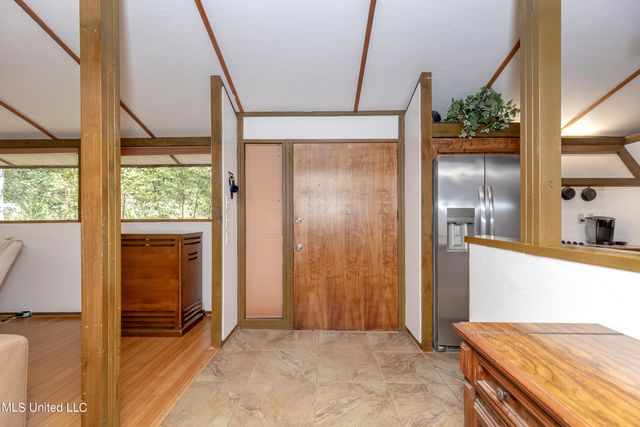 1209 Nelson Drive, Ocean Springs, MS 39564