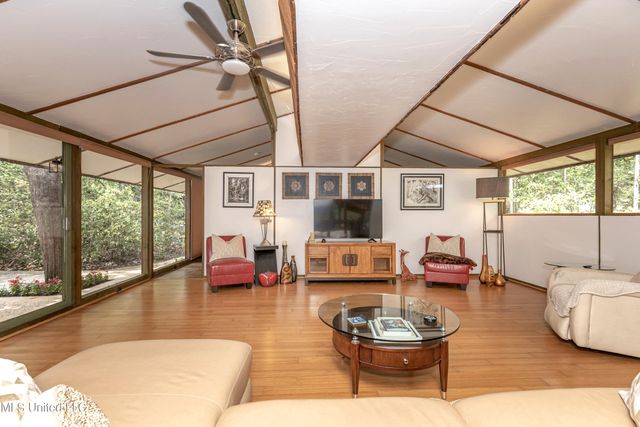 1209 Nelson Drive, Ocean Springs, MS 39564