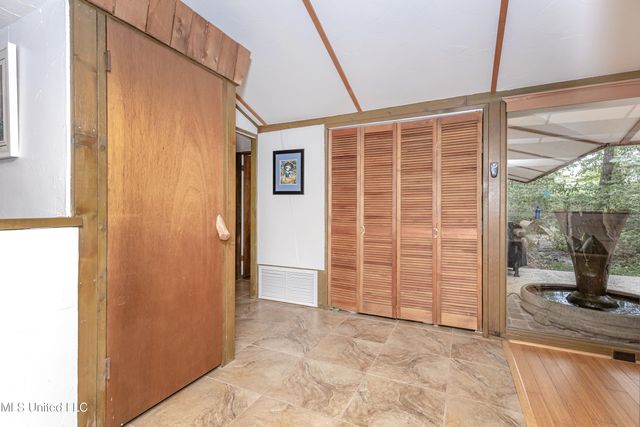 1209 Nelson Drive, Ocean Springs, MS 39564