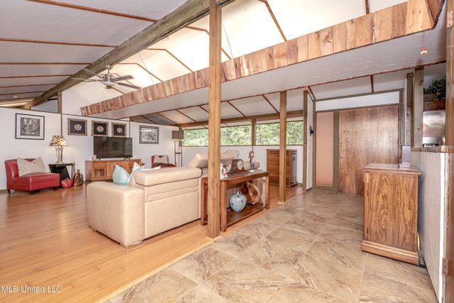1209 Nelson Drive, Ocean Springs, MS 39564