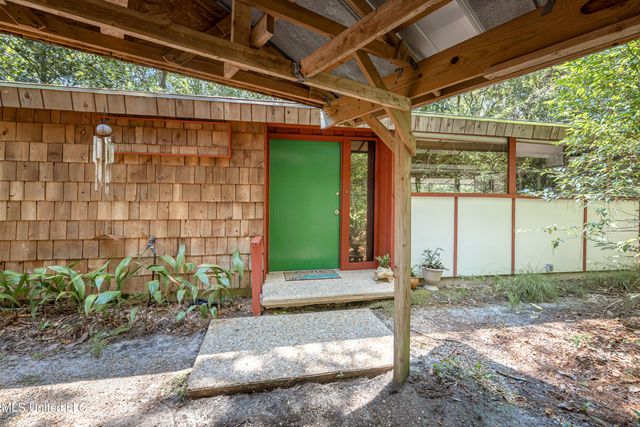 1209 Nelson Drive, Ocean Springs, MS 39564
