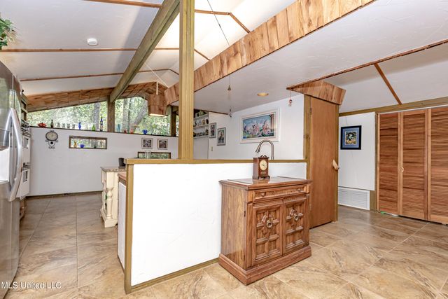 1209 Nelson Drive, Ocean Springs, MS 39564