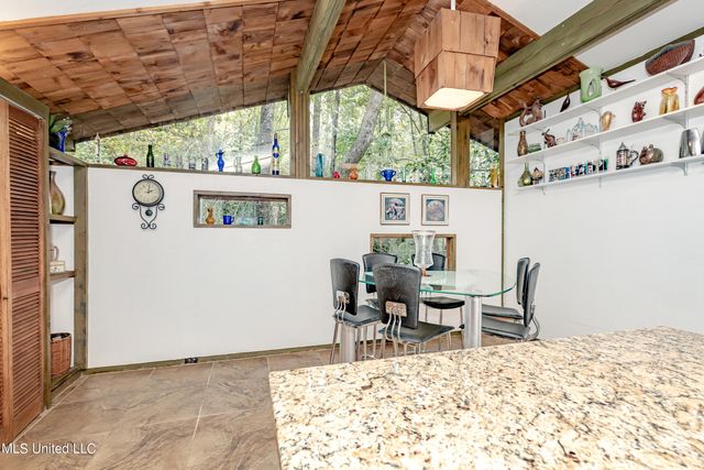 1209 Nelson Drive, Ocean Springs, MS 39564