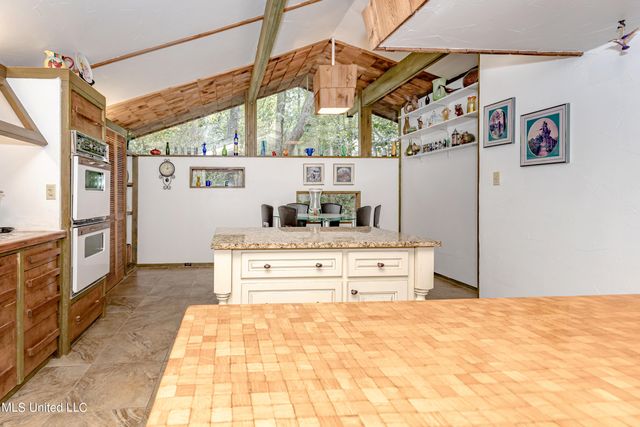 1209 Nelson Drive, Ocean Springs, MS 39564