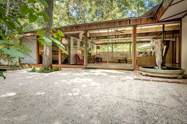 1209 Nelson Drive, Ocean Springs, MS 39564
