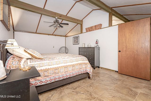 1209 Nelson Drive, Ocean Springs, MS 39564
