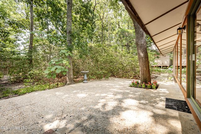 1209 Nelson Drive, Ocean Springs, MS 39564