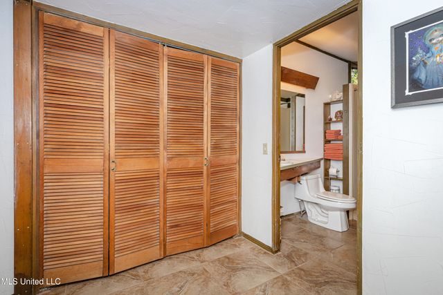 1209 Nelson Drive, Ocean Springs, MS 39564