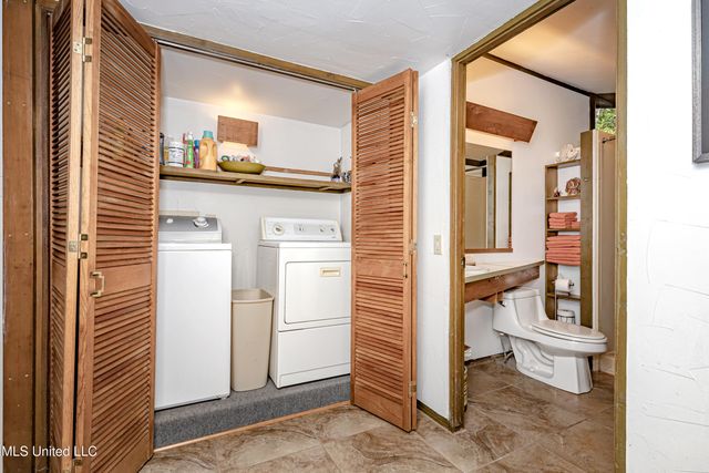 1209 Nelson Drive, Ocean Springs, MS 39564