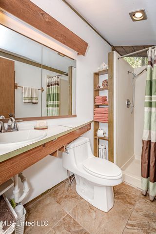 1209 Nelson Drive, Ocean Springs, MS 39564