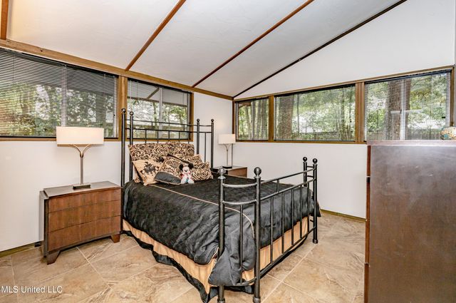 1209 Nelson Drive, Ocean Springs, MS 39564