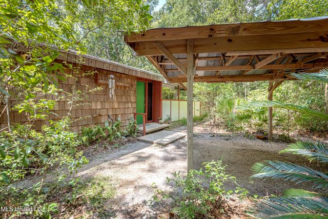1209 Nelson Drive, Ocean Springs, MS 39564