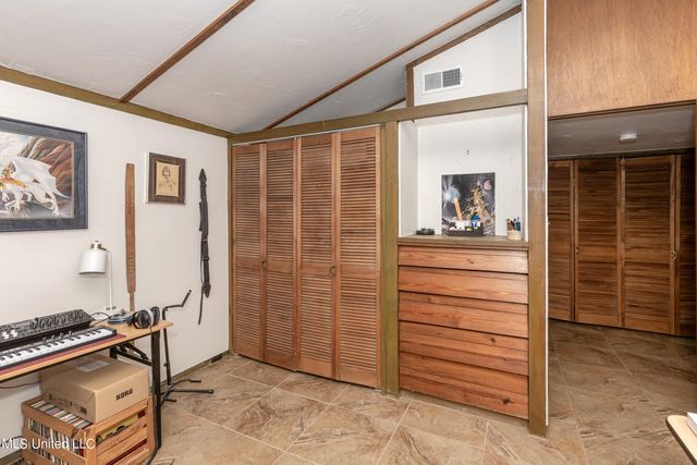 1209 Nelson Drive, Ocean Springs, MS 39564