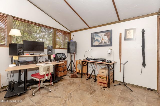 1209 Nelson Drive, Ocean Springs, MS 39564