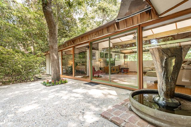 1209 Nelson Drive, Ocean Springs, MS 39564