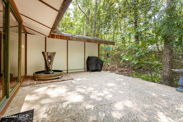 1209 Nelson Drive, Ocean Springs, MS 39564