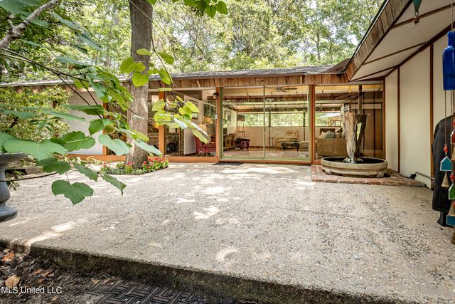 1209 Nelson Drive, Ocean Springs, MS 39564
