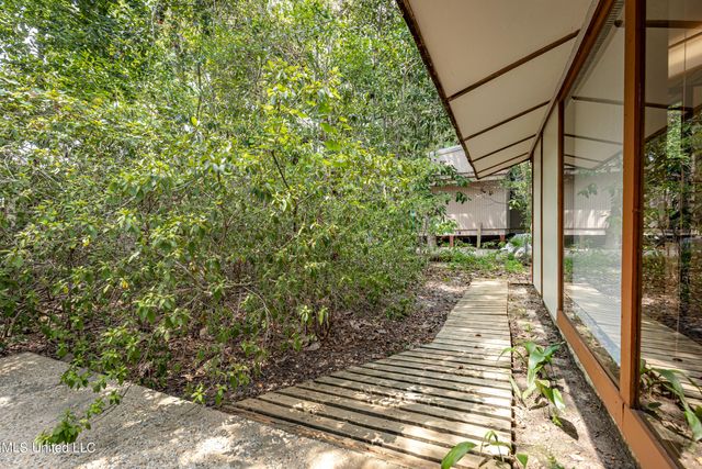 1209 Nelson Drive, Ocean Springs, MS 39564