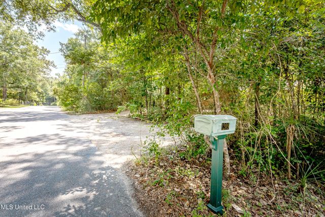 1209 Nelson Drive, Ocean Springs, MS 39564