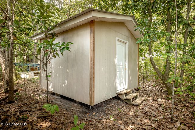 1209 Nelson Drive, Ocean Springs, MS 39564