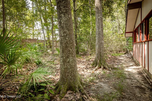1209 Nelson Drive, Ocean Springs, MS 39564
