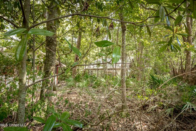 1209 Nelson Drive, Ocean Springs, MS 39564