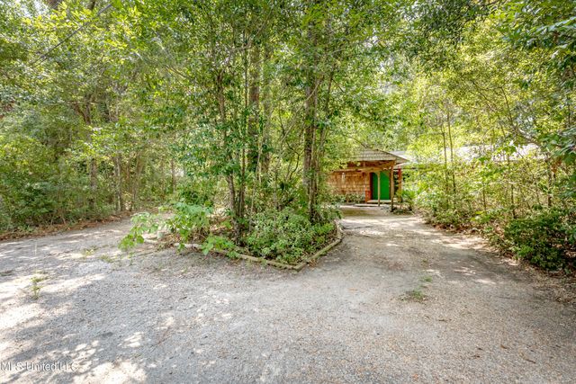 1209 Nelson Drive, Ocean Springs, MS 39564