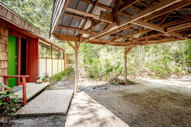 1209 Nelson Drive, Ocean Springs, MS 39564