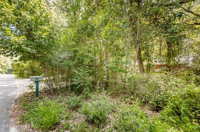 1209 Nelson Drive, Ocean Springs, MS 39564