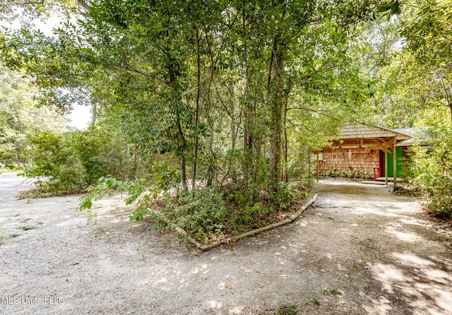1209 Nelson Drive, Ocean Springs, MS 39564