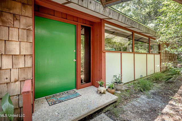 1209 Nelson Drive, Ocean Springs, MS 39564