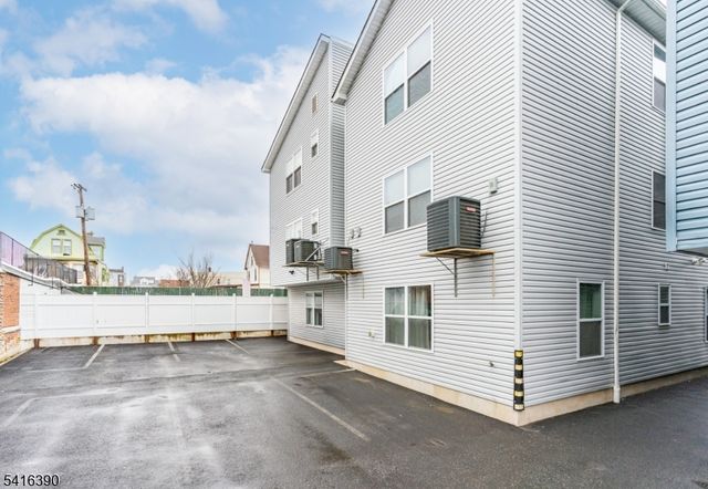 266 2Nd Ave, Newark City, NJ 07107