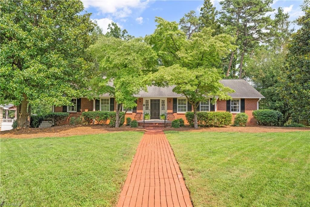817 Clovelly Road, Winston-salem, NC 27106