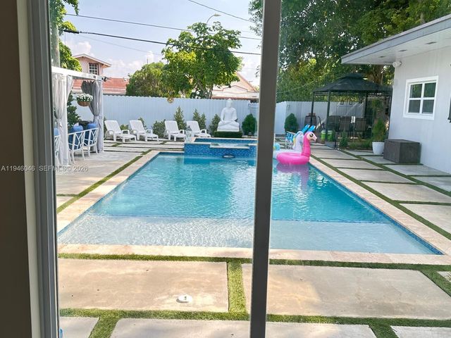 91 Glen Royal Pkwy, Miami, FL 33125