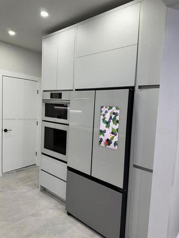 91 Glen Royal Pkwy, Miami, FL 33125