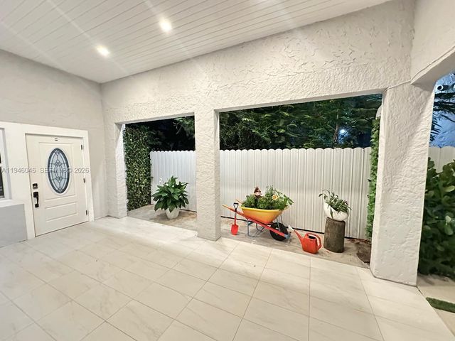 91 Glen Royal Pkwy, Miami, FL 33125