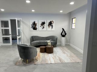 91 Glen Royal Pkwy, Miami, FL 33125