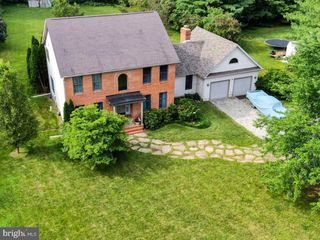 4 CANDLELIGHT DR, Beverly, NJ 08010