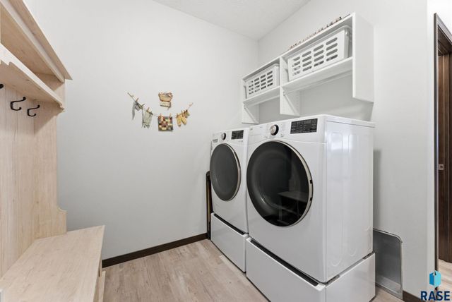 9700 W Broek Dr Drive, Sioux Falls, SD 57106