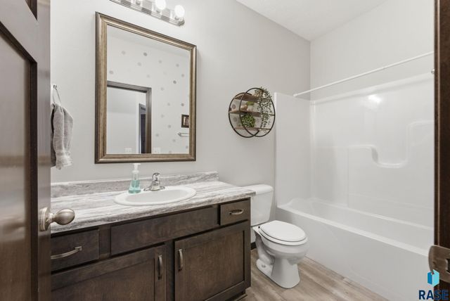 9700 W Broek Dr Drive, Sioux Falls, SD 57106