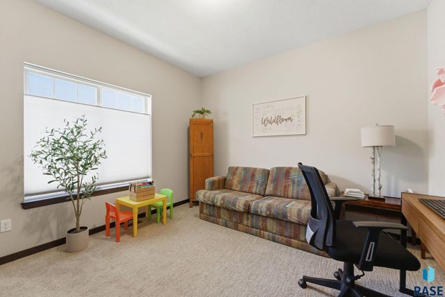 9700 W Broek Dr Drive, Sioux Falls, SD 57106