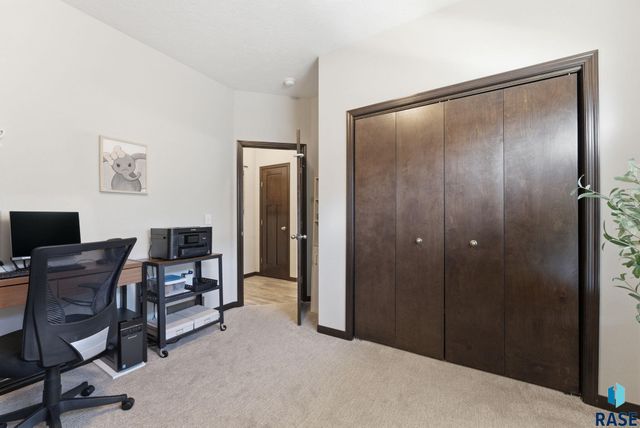 9700 W Broek Dr Drive, Sioux Falls, SD 57106