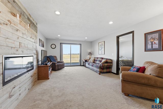 9700 W Broek Dr Drive, Sioux Falls, SD 57106