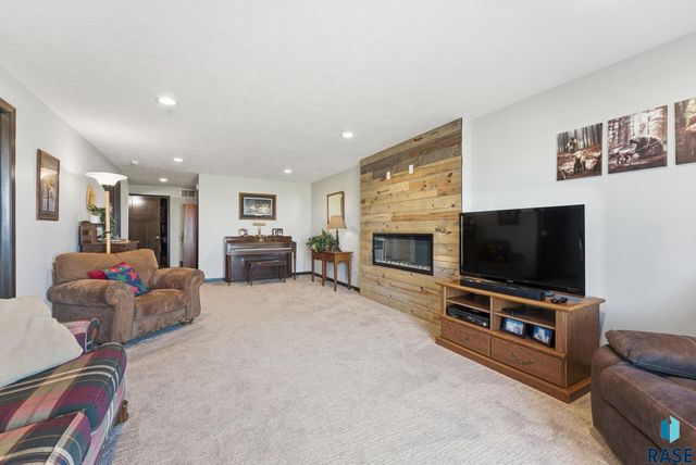 9700 W Broek Dr Drive, Sioux Falls, SD 57106