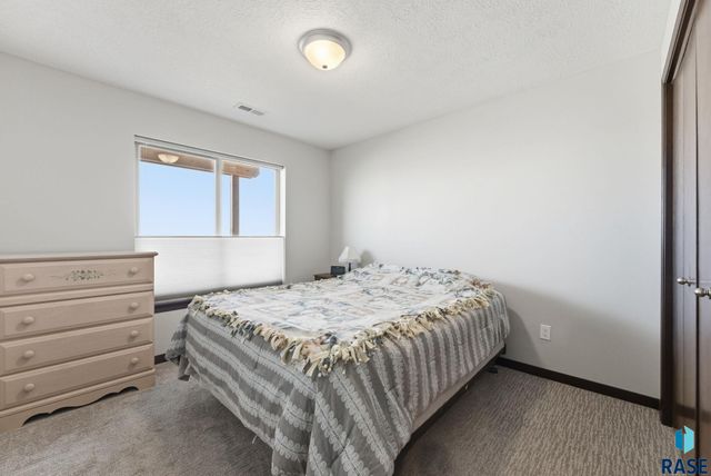 9700 W Broek Dr Drive, Sioux Falls, SD 57106